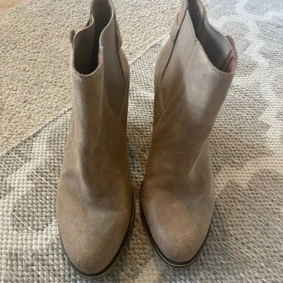 🔥Gorgeous Lucky Brand booties fall/winter perfect like new!!🔥 - Picture 3 of 6